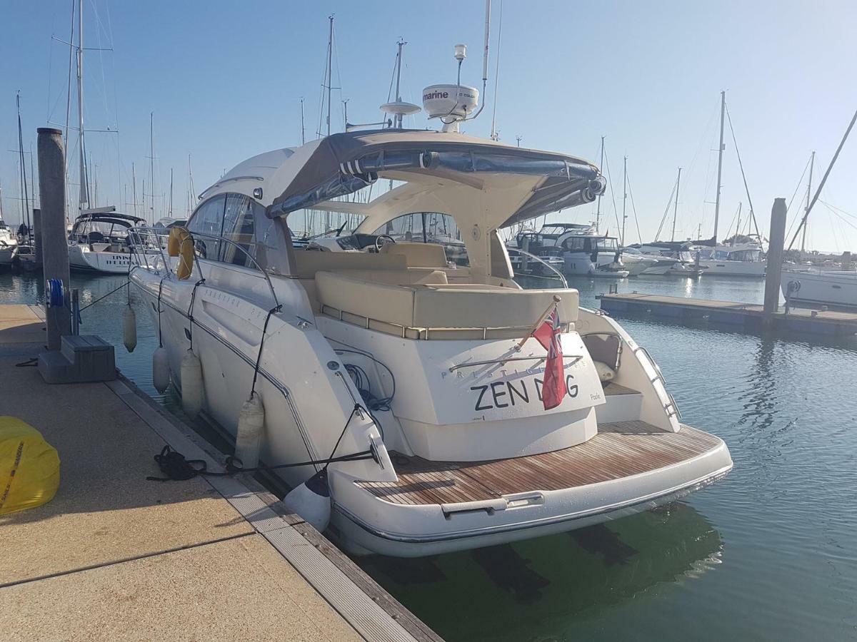 Zen Dog Luxury Motor Yacht Hotell Lymington Eksteriør bilde